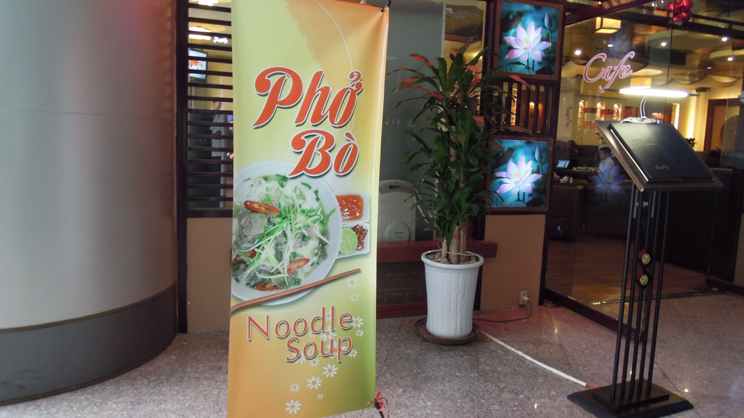 Phở Gánh Hàng Chiếu