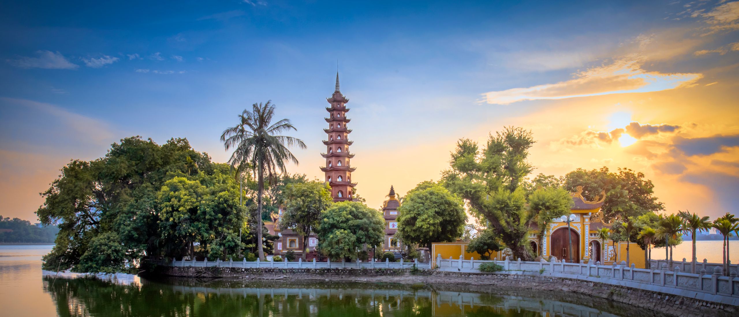 Chùa Trấn Quốc – Hoàng hôn Hồ Tây