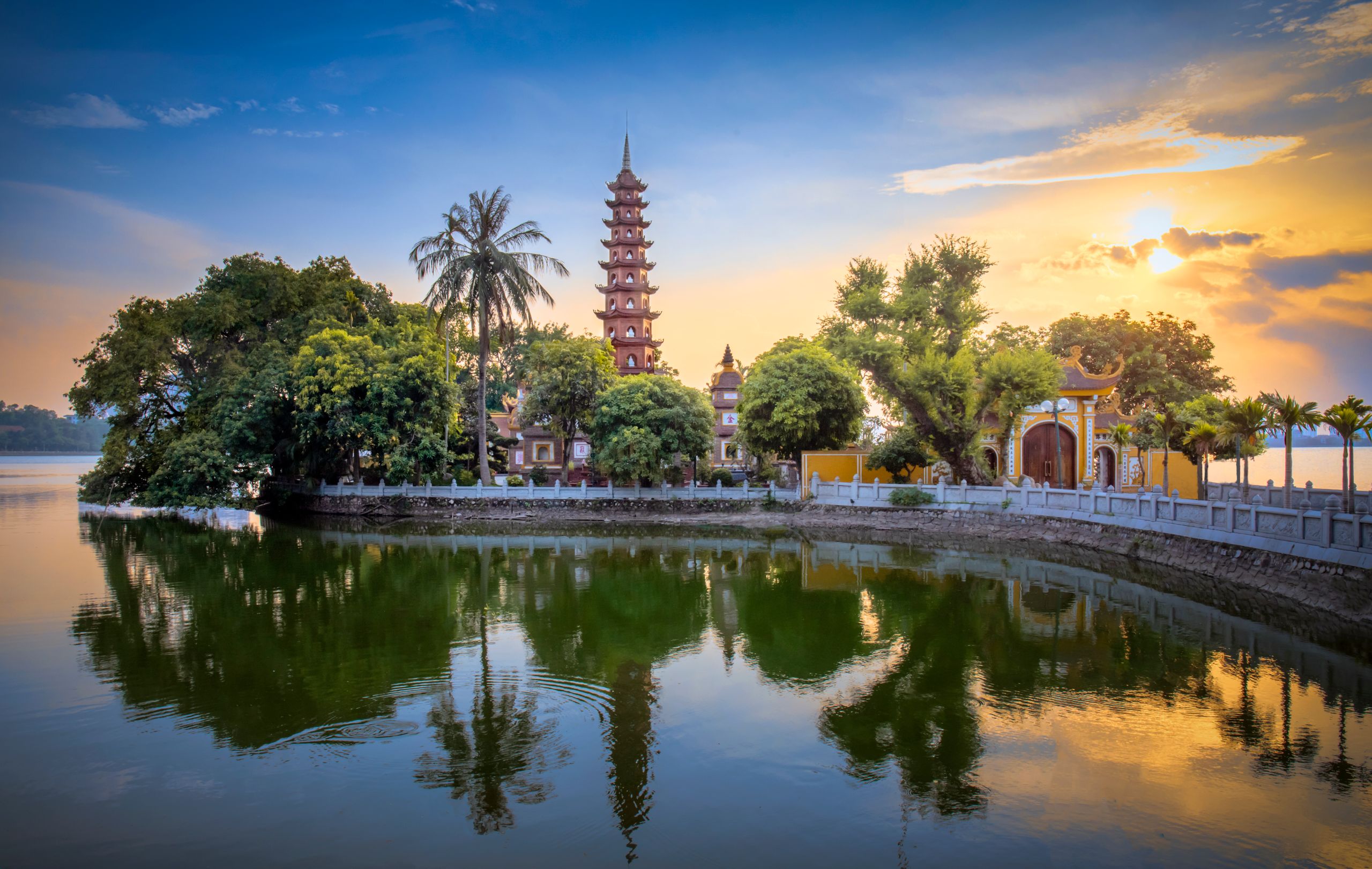 Chùa Trấn Quốc & Thắng cảnh Hồ Tây
