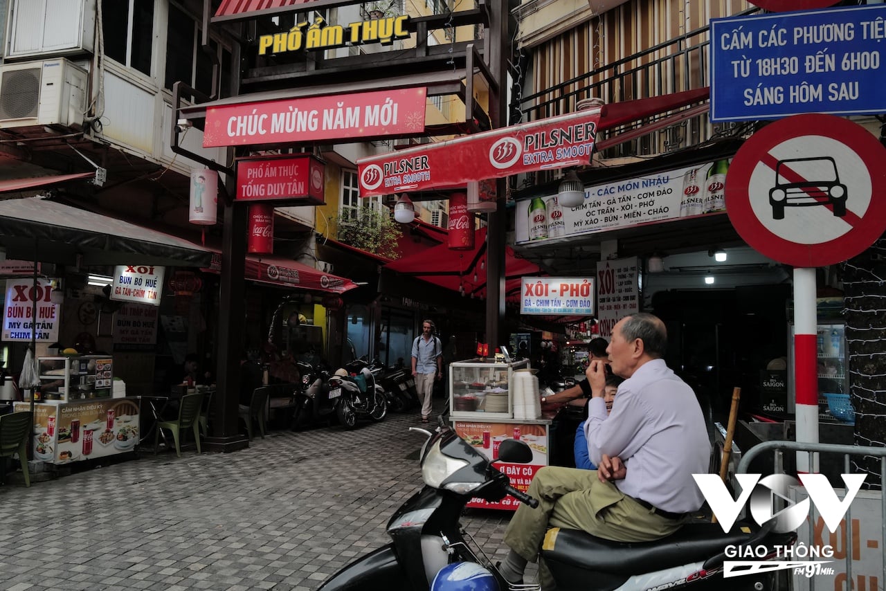 Ngõ Ẩm Thực Cấm Chỉ